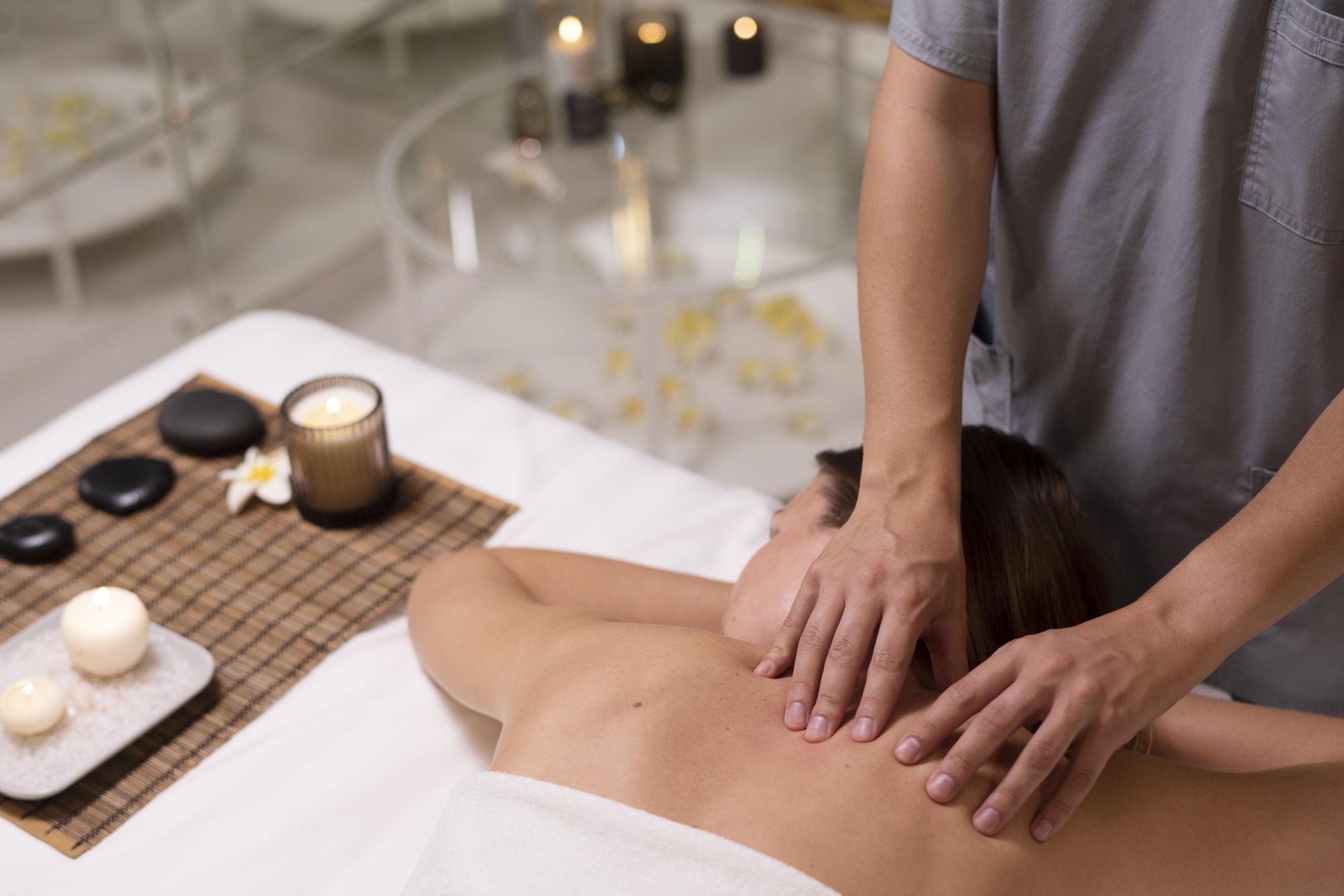 Relaxing home massage in Bangkok with professional therapists."